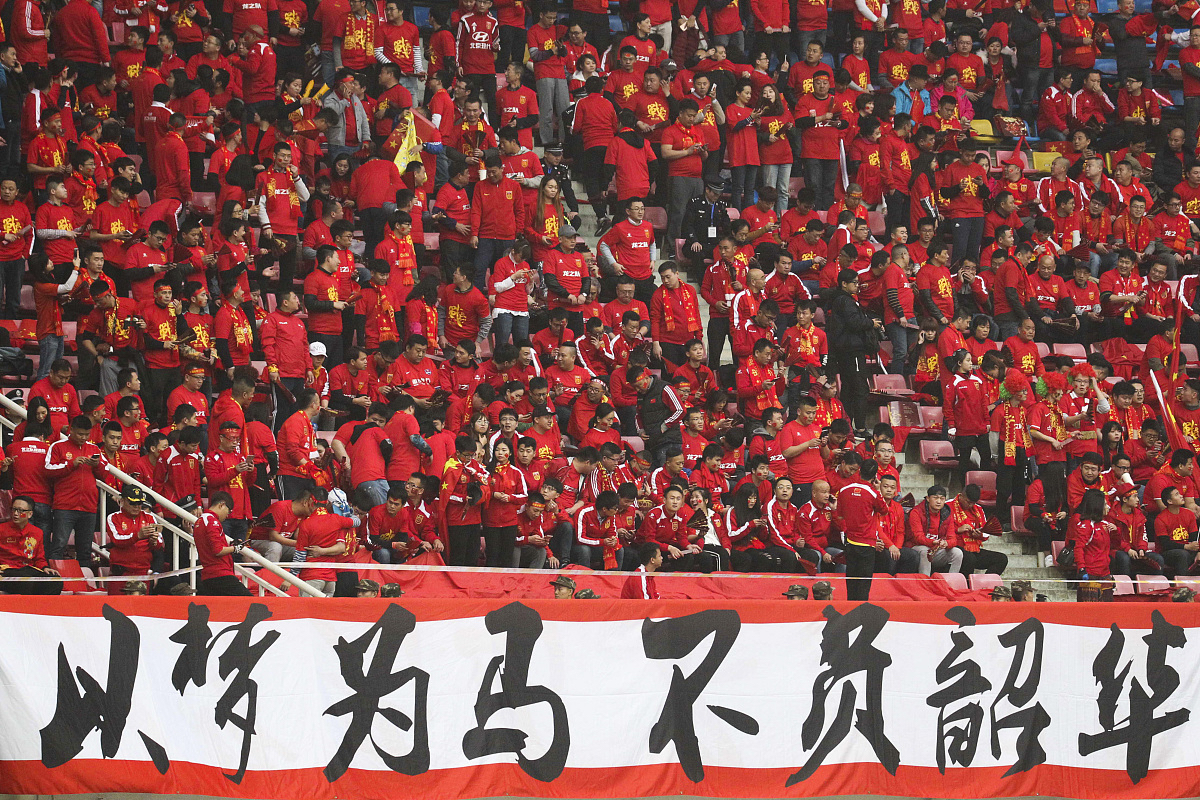 足球赛场悬念重重：劲旅对决，谁将笑到最后？的简单介绍